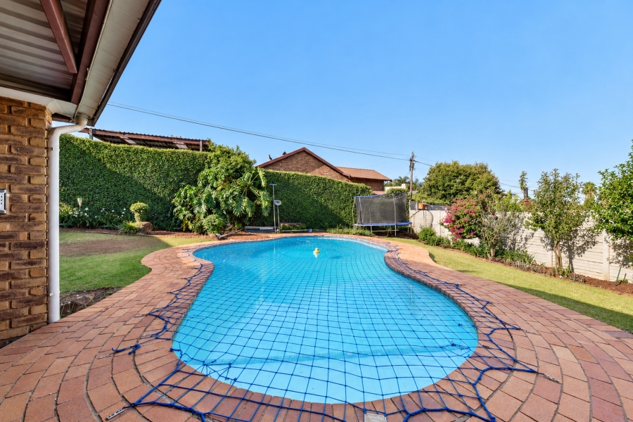 4 Bedroom Property for Sale in Garsfontein Gauteng