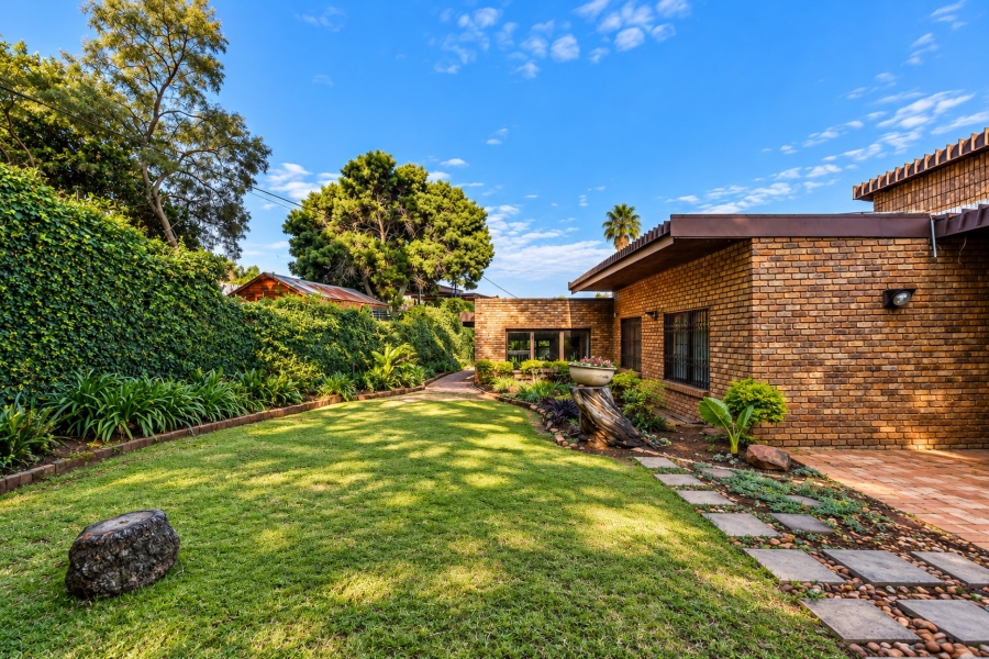 4 Bedroom Property for Sale in Garsfontein Gauteng