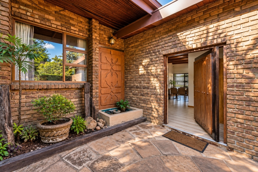 4 Bedroom Property for Sale in Garsfontein Gauteng