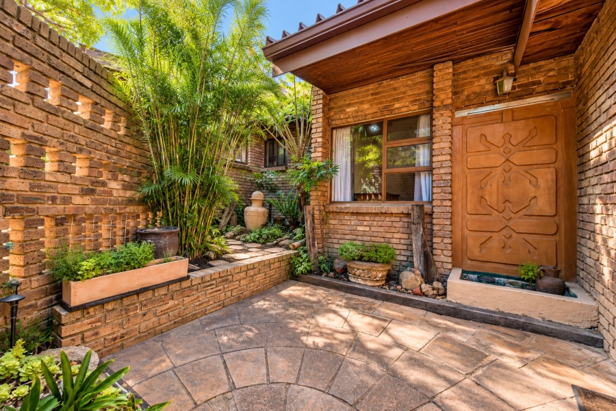 4 Bedroom Property for Sale in Garsfontein Gauteng