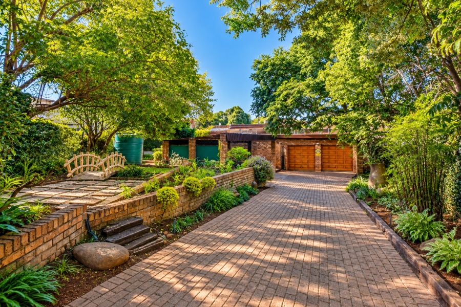 4 Bedroom Property for Sale in Garsfontein Gauteng