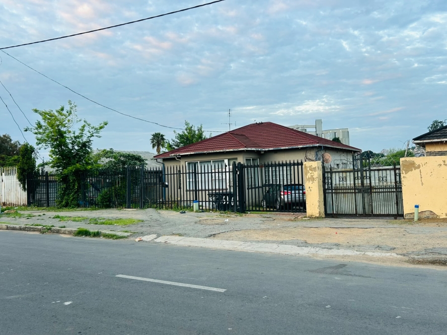 5 Bedroom Property for Sale in Delville Gauteng