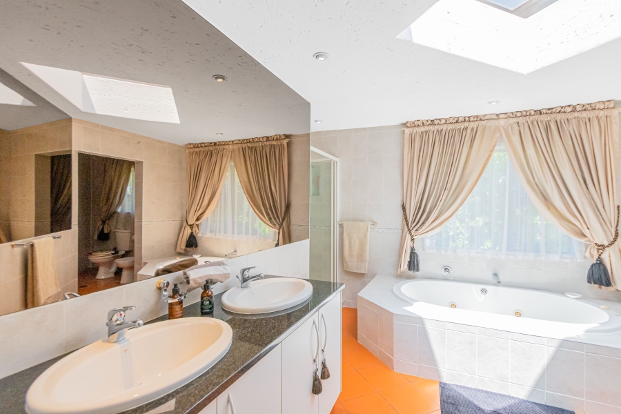 5 Bedroom Property for Sale in Kyalami Estates Gauteng