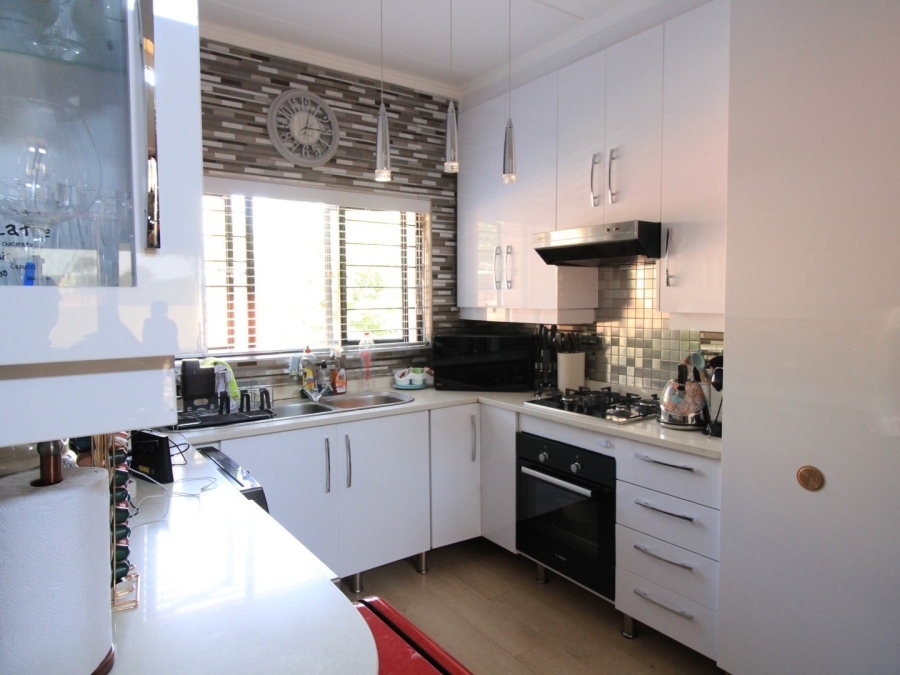 To Let 3 Bedroom Property for Rent in Douglasdale Gauteng