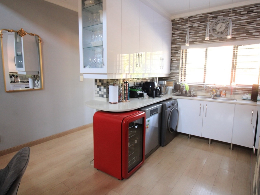 To Let 3 Bedroom Property for Rent in Douglasdale Gauteng