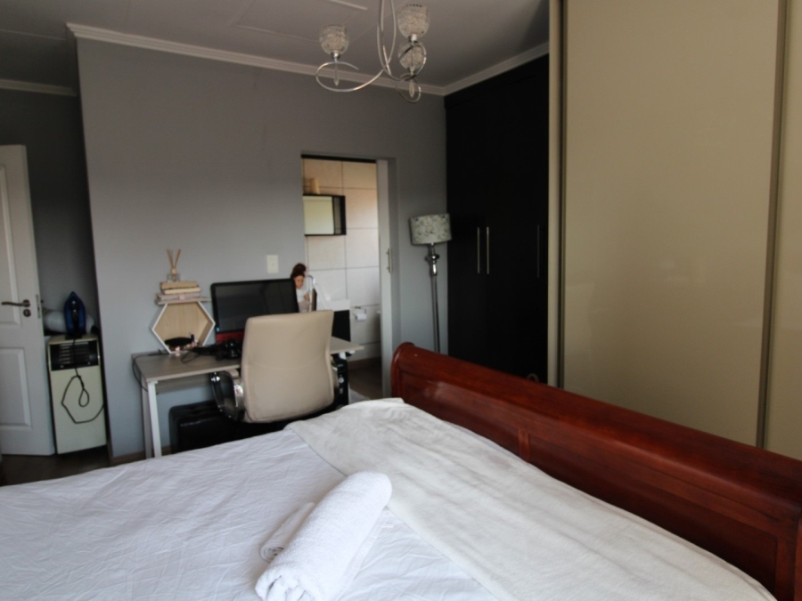 To Let 3 Bedroom Property for Rent in Douglasdale Gauteng