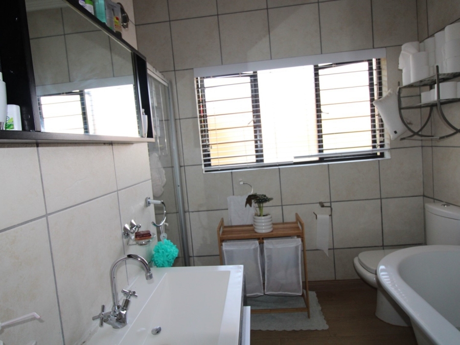 To Let 3 Bedroom Property for Rent in Douglasdale Gauteng