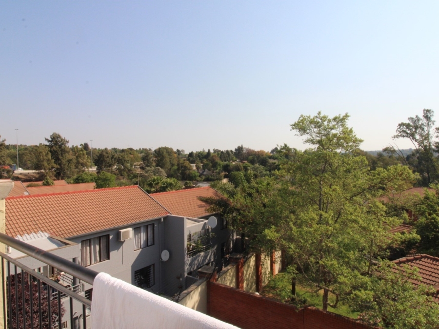 To Let 3 Bedroom Property for Rent in Douglasdale Gauteng