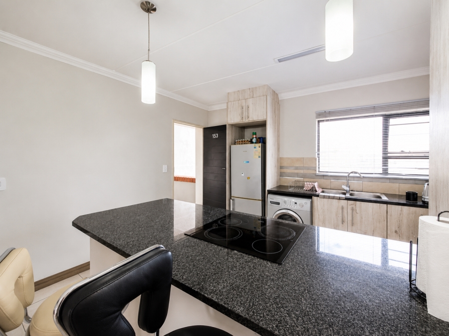 2 Bedroom Property for Sale in Rooihuiskraal North Gauteng