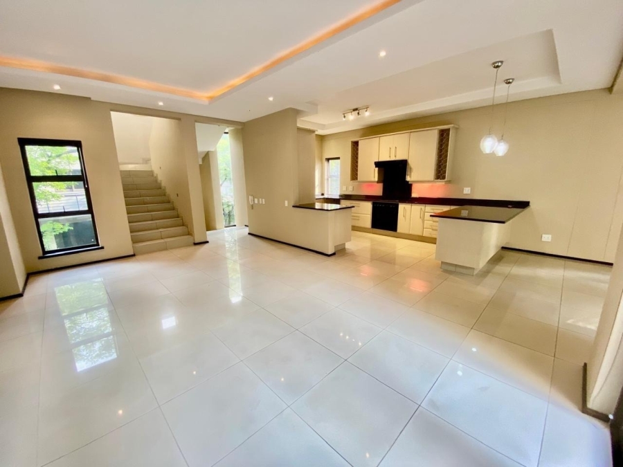 To Let 2 Bedroom Property for Rent in Illovo Gauteng
