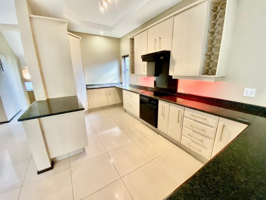 To Let 2 Bedroom Property for Rent in Illovo Gauteng