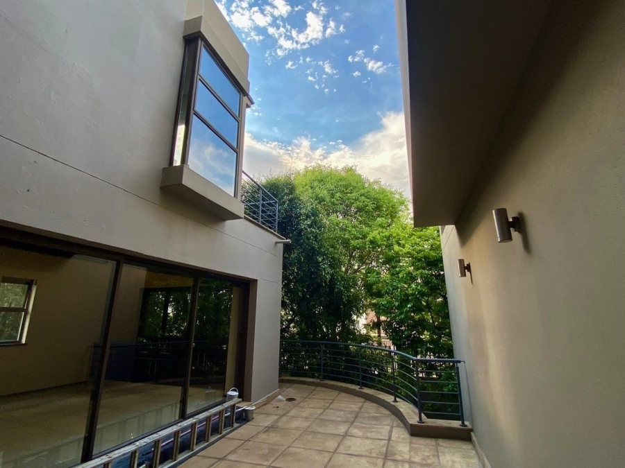 To Let 2 Bedroom Property for Rent in Illovo Gauteng