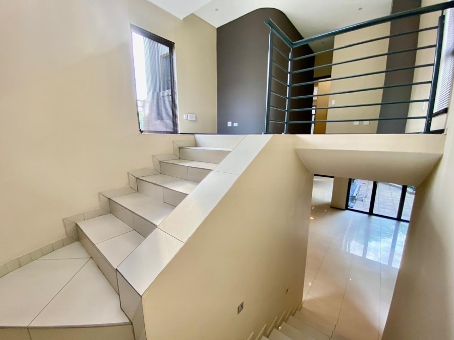 To Let 2 Bedroom Property for Rent in Illovo Gauteng