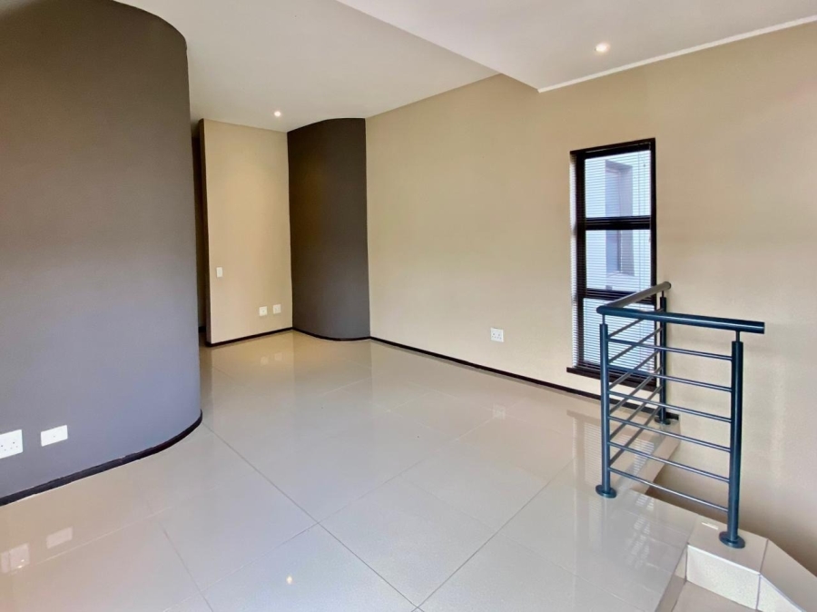 To Let 2 Bedroom Property for Rent in Illovo Gauteng