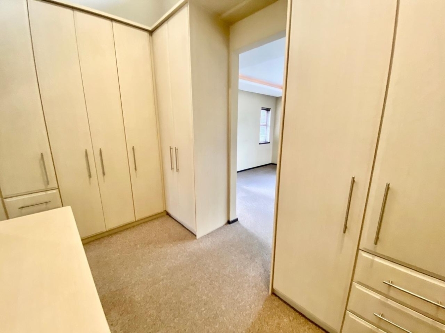 To Let 2 Bedroom Property for Rent in Illovo Gauteng