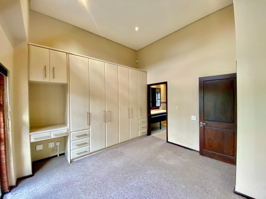 To Let 2 Bedroom Property for Rent in Illovo Gauteng