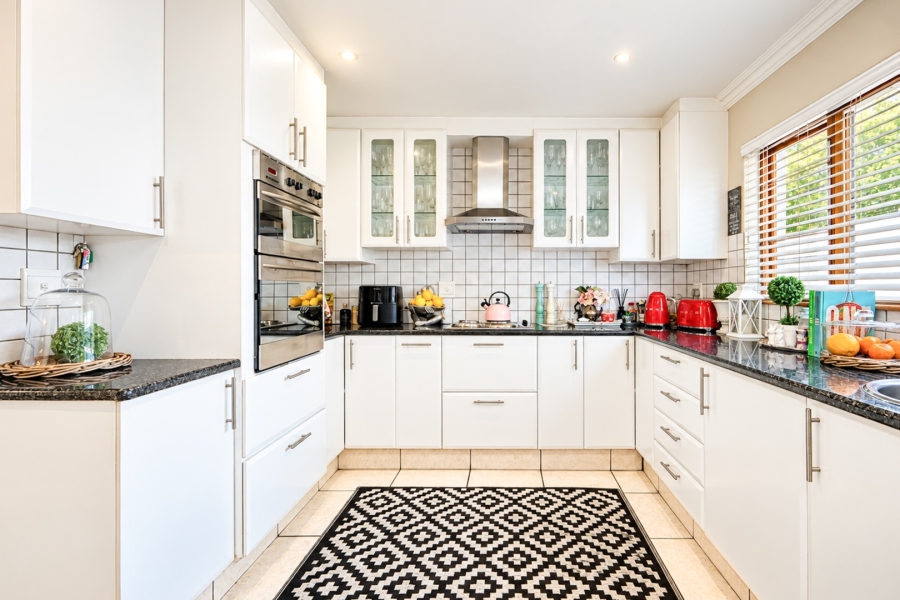 4 Bedroom Property for Sale in Magaliessig Gauteng