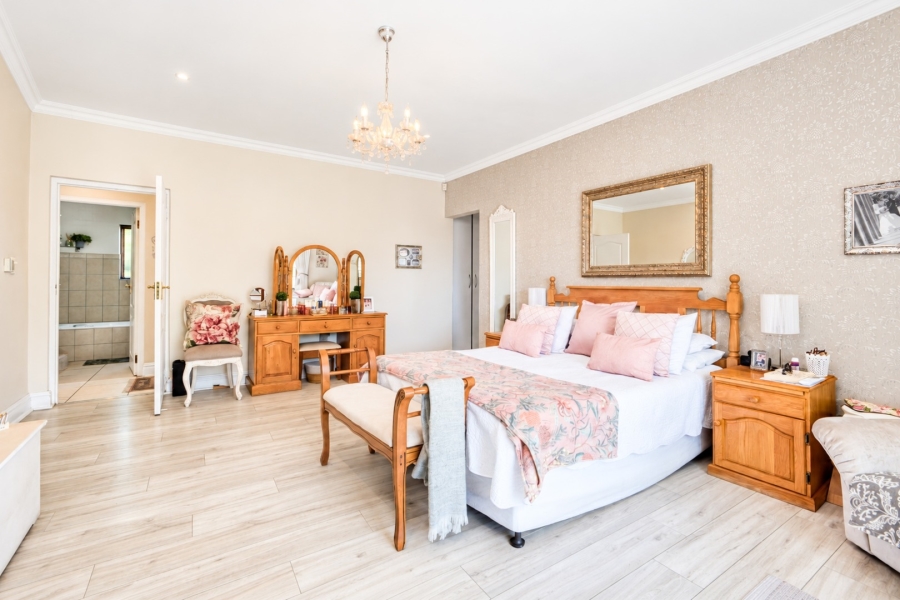 4 Bedroom Property for Sale in Magaliessig Gauteng