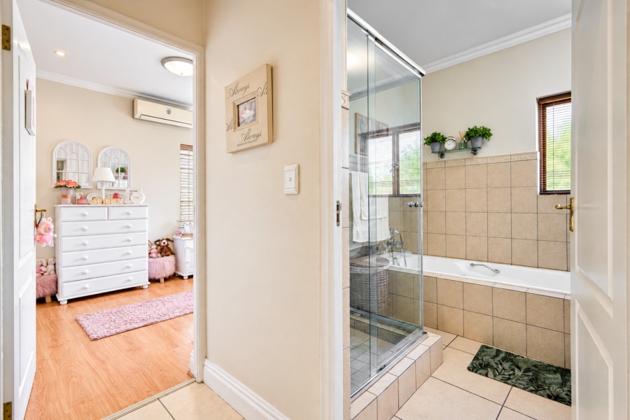 4 Bedroom Property for Sale in Magaliessig Gauteng