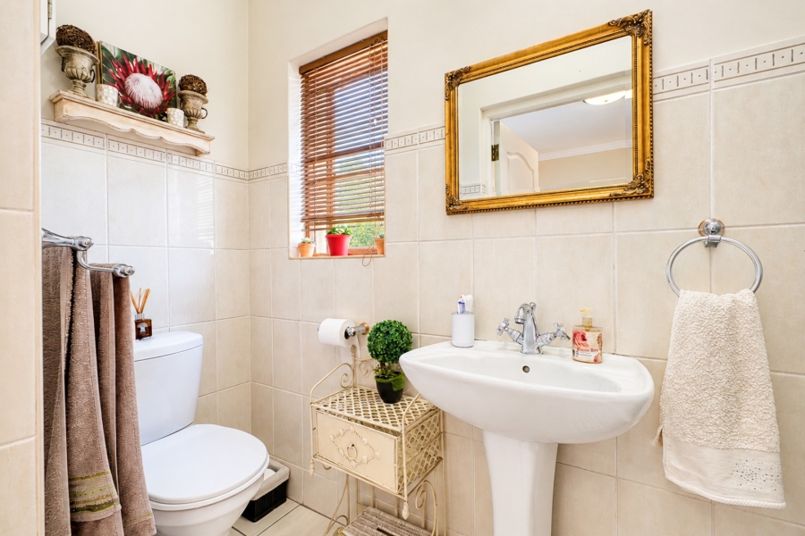 4 Bedroom Property for Sale in Magaliessig Gauteng
