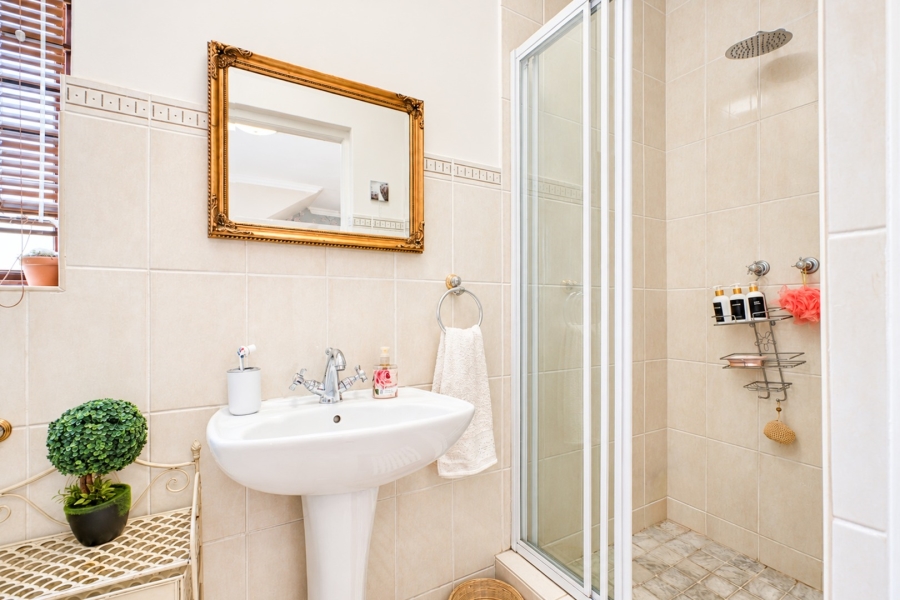 4 Bedroom Property for Sale in Magaliessig Gauteng
