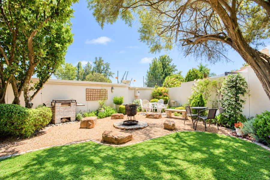 4 Bedroom Property for Sale in Magaliessig Gauteng
