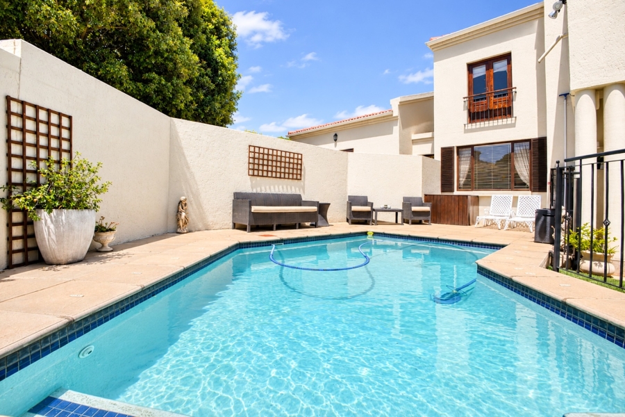 4 Bedroom Property for Sale in Magaliessig Gauteng