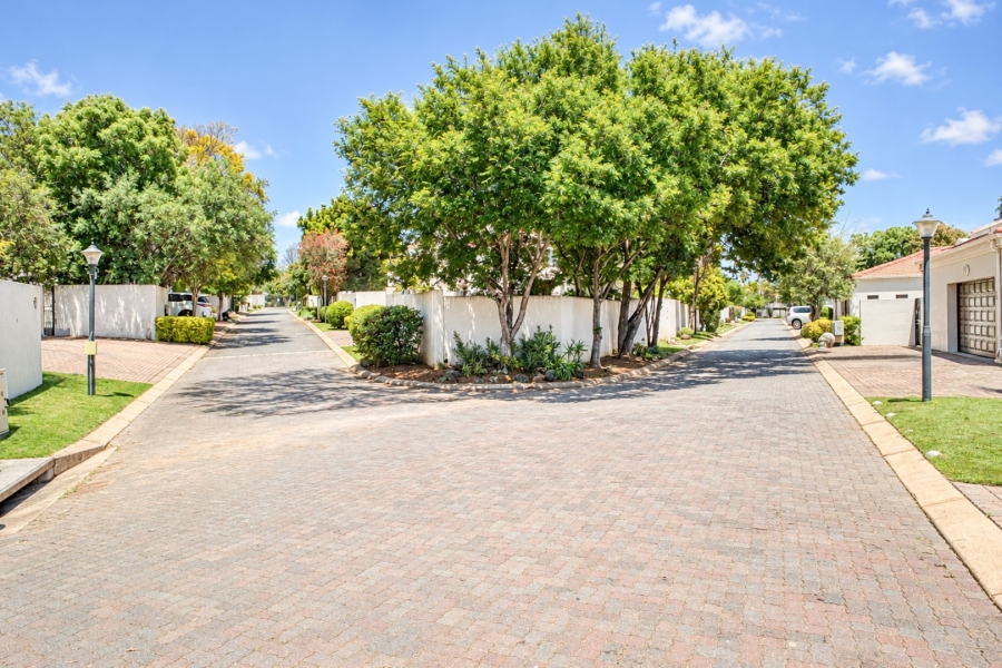 4 Bedroom Property for Sale in Magaliessig Gauteng