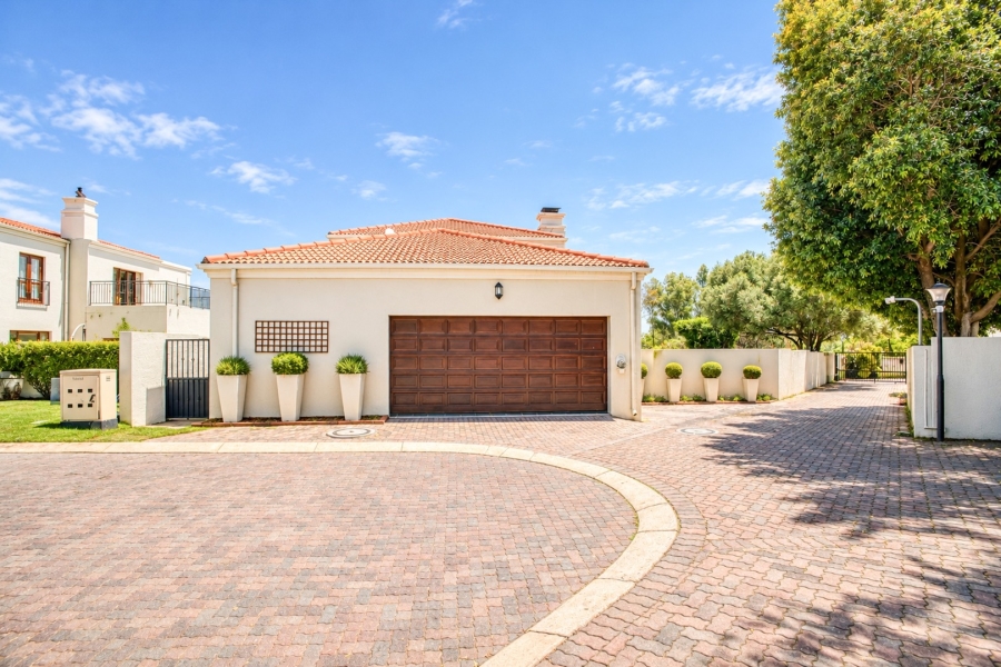 4 Bedroom Property for Sale in Magaliessig Gauteng