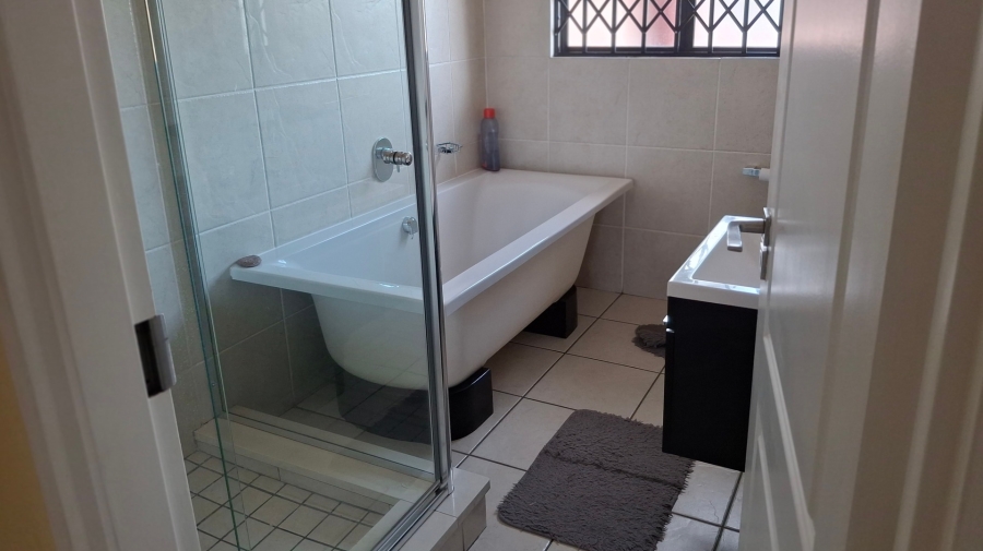 2 Bedroom Property for Sale in Gleneagles Gauteng