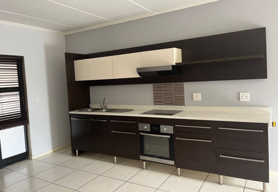 To Let 2 Bedroom Property for Rent in Fourways Gauteng