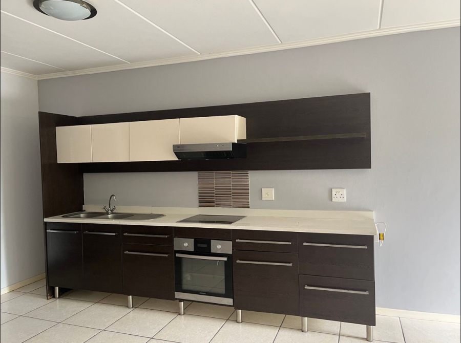 To Let 2 Bedroom Property for Rent in Fourways Gauteng