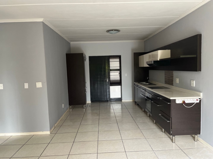 To Let 2 Bedroom Property for Rent in Fourways Gauteng
