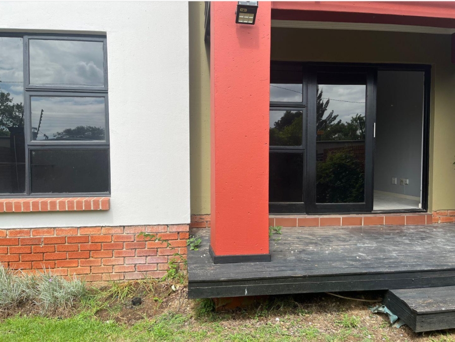 To Let 2 Bedroom Property for Rent in Fourways Gauteng