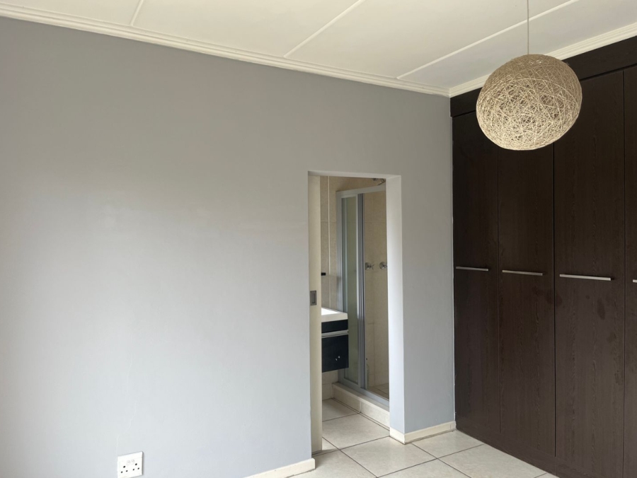 To Let 2 Bedroom Property for Rent in Fourways Gauteng