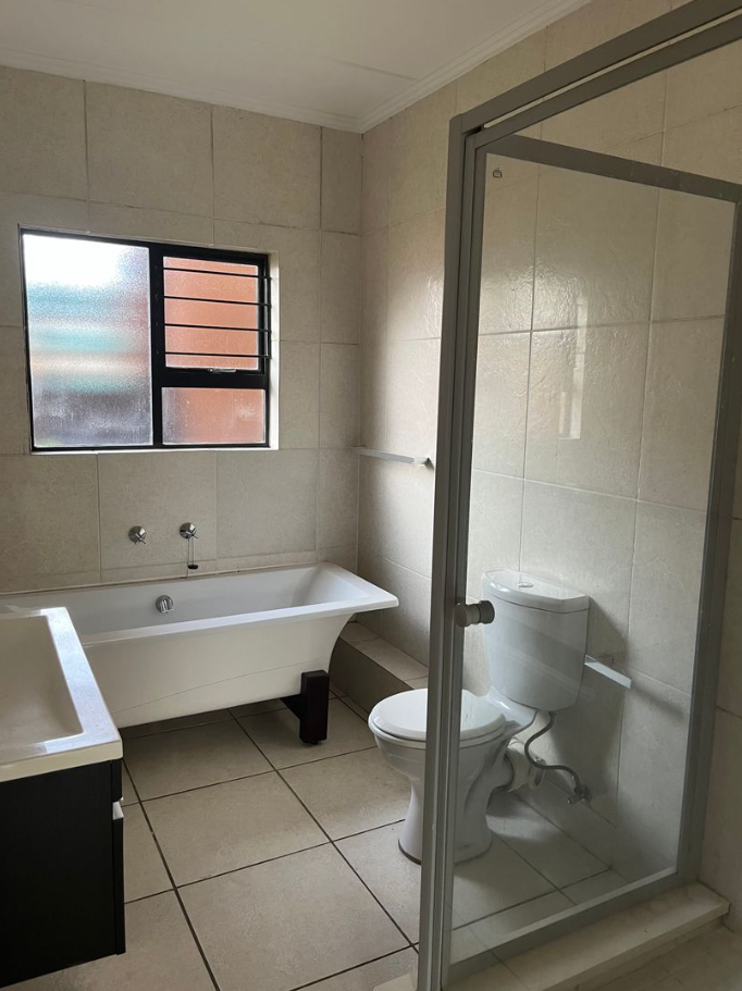 To Let 2 Bedroom Property for Rent in Fourways Gauteng