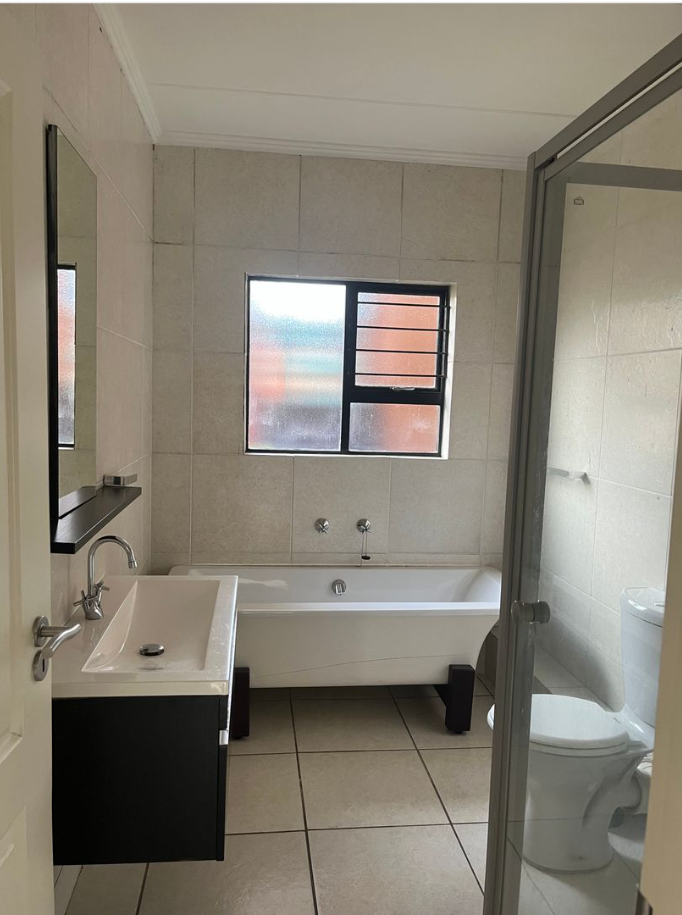 To Let 2 Bedroom Property for Rent in Fourways Gauteng