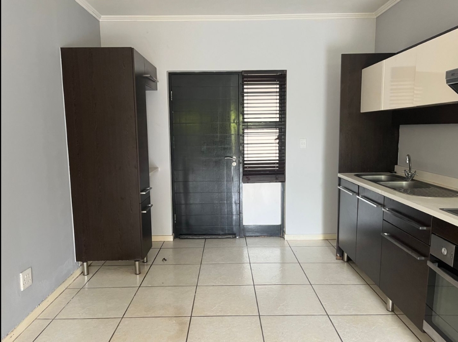 To Let 2 Bedroom Property for Rent in Fourways Gauteng