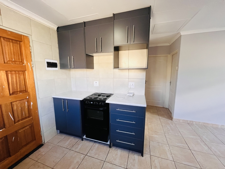 To Let 2 Bedroom Property for Rent in Fourways Gauteng