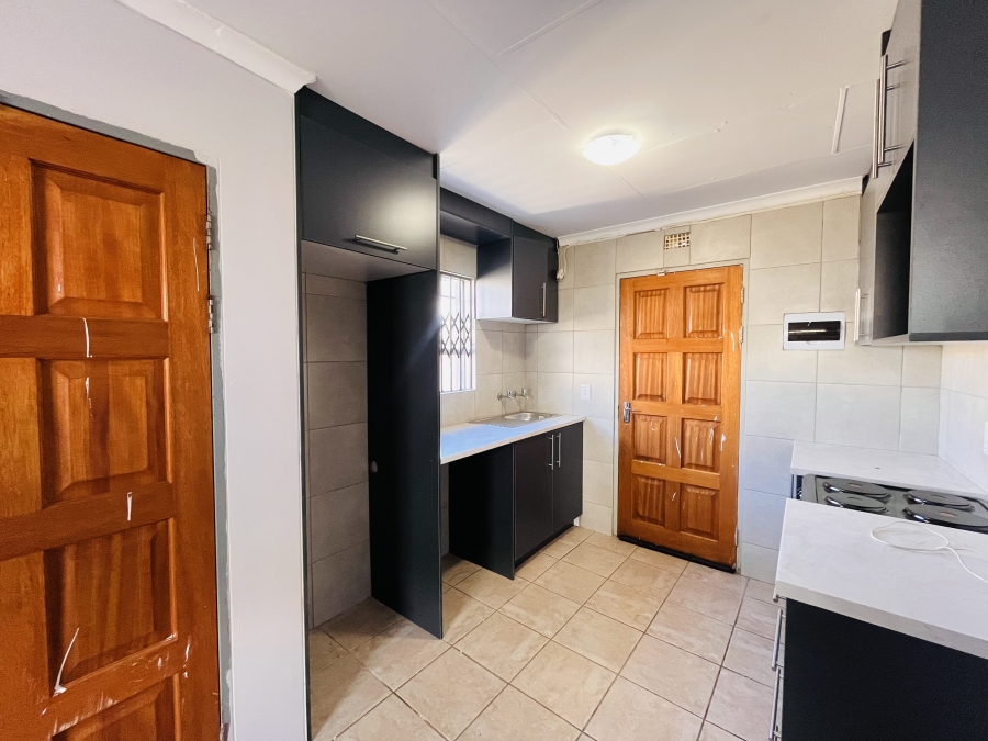 To Let 2 Bedroom Property for Rent in Fourways Gauteng