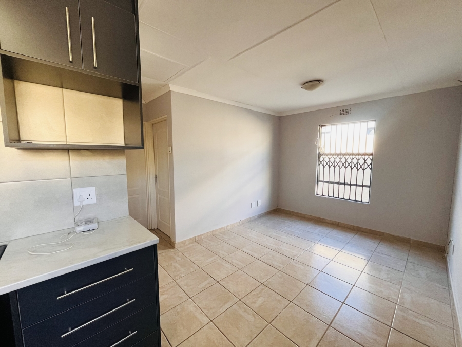 To Let 2 Bedroom Property for Rent in Fourways Gauteng