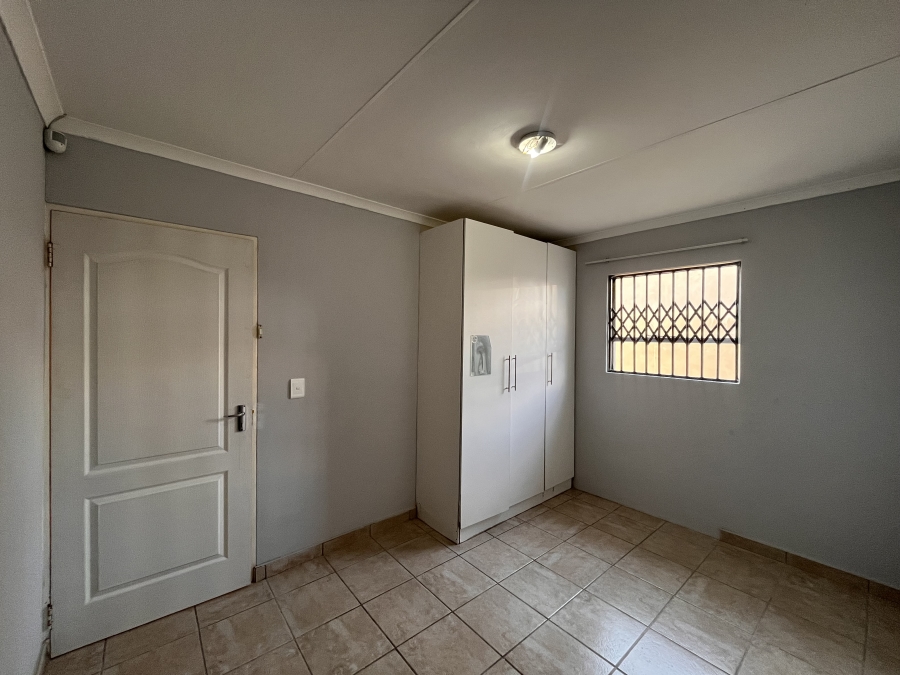 To Let 2 Bedroom Property for Rent in Fourways Gauteng
