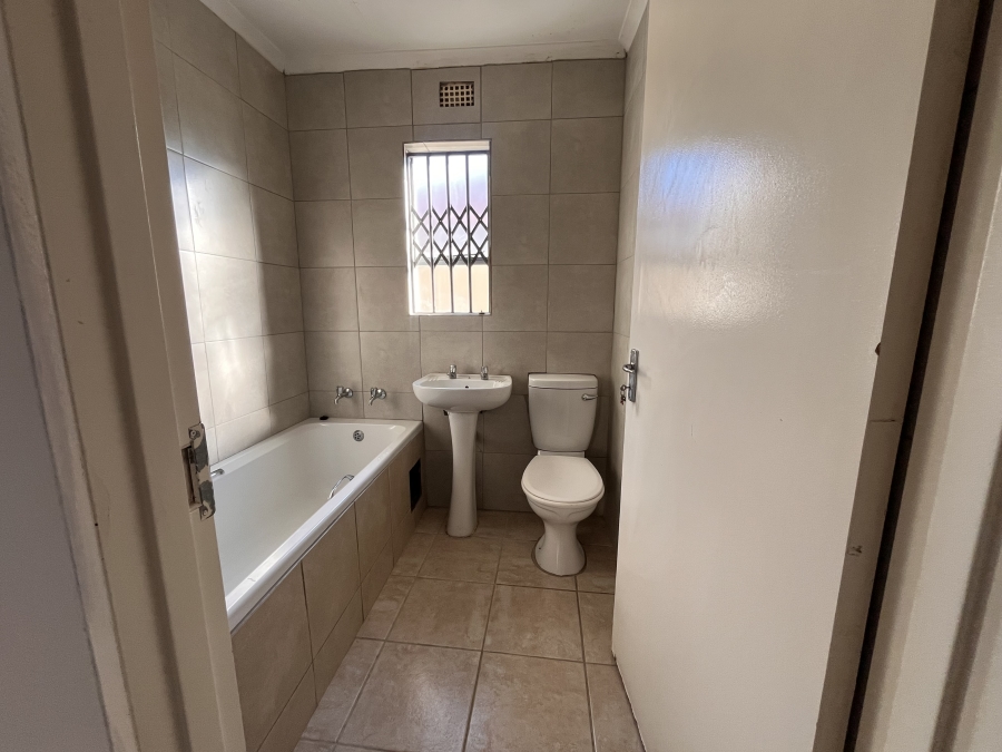 To Let 2 Bedroom Property for Rent in Fourways Gauteng