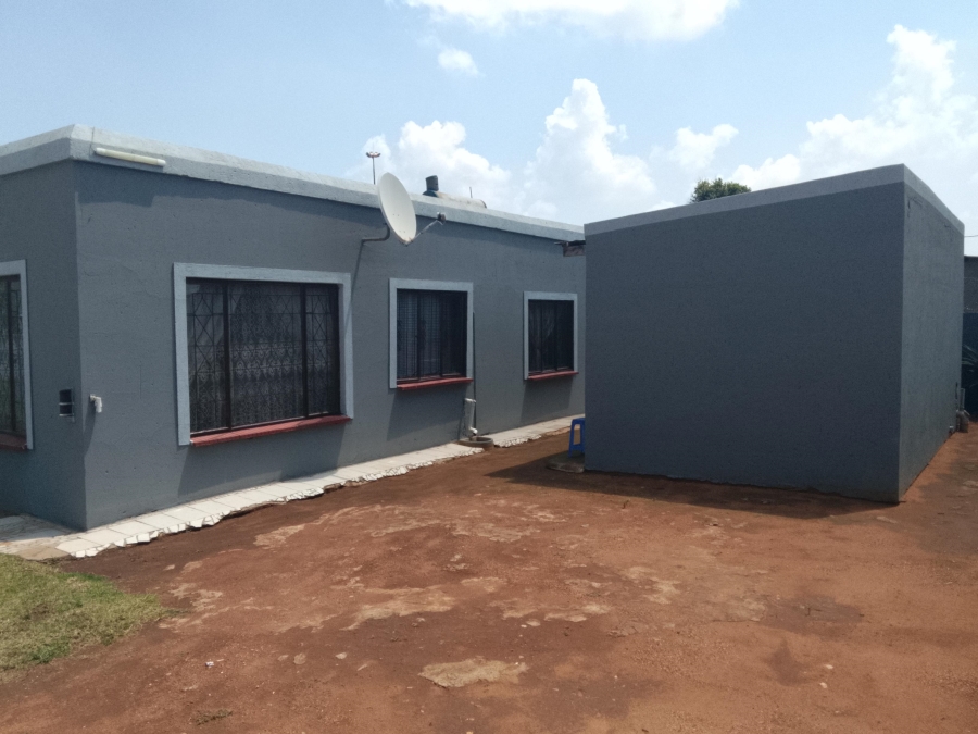 4 Bedroom Property for Sale in Roodekop Gauteng
