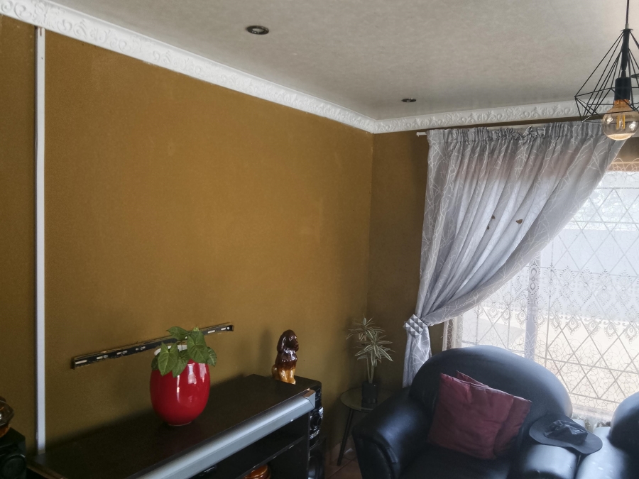 4 Bedroom Property for Sale in Roodekop Gauteng