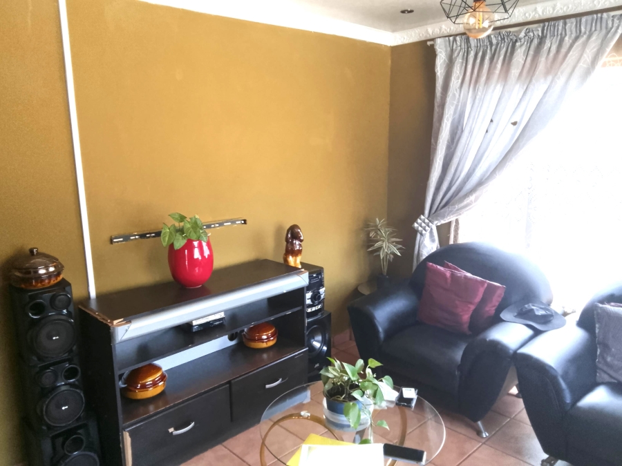 4 Bedroom Property for Sale in Roodekop Gauteng