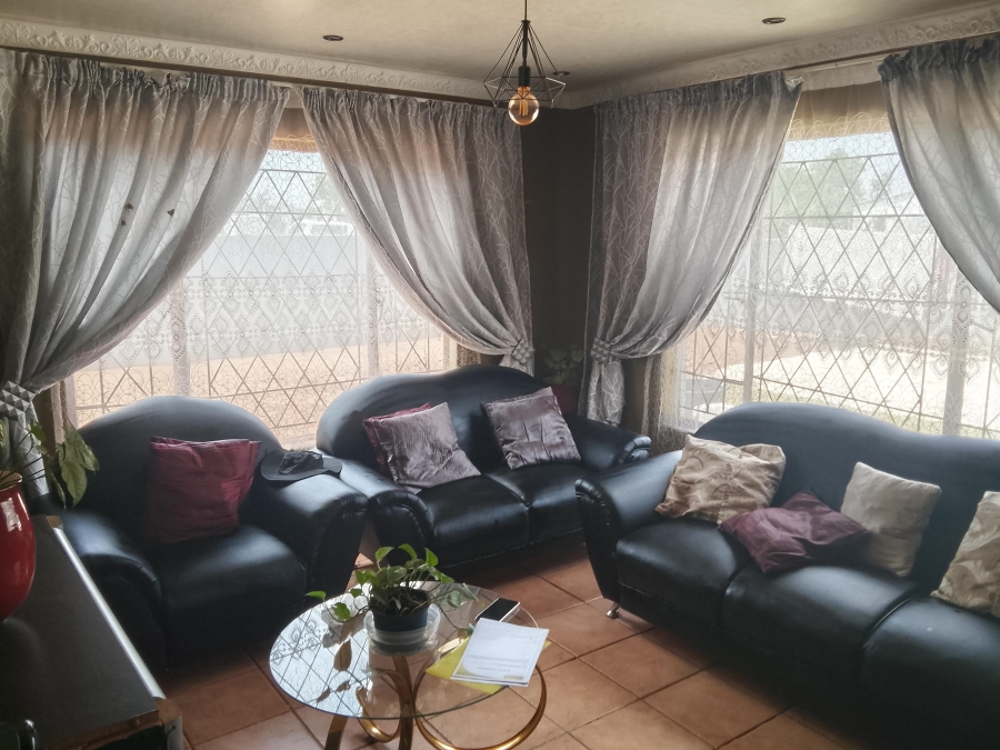4 Bedroom Property for Sale in Roodekop Gauteng
