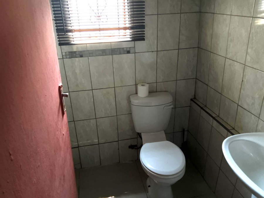 4 Bedroom Property for Sale in Roodekop Gauteng