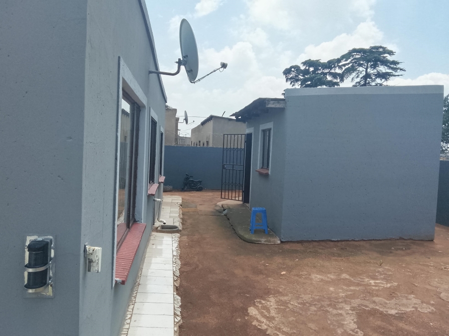 4 Bedroom Property for Sale in Roodekop Gauteng