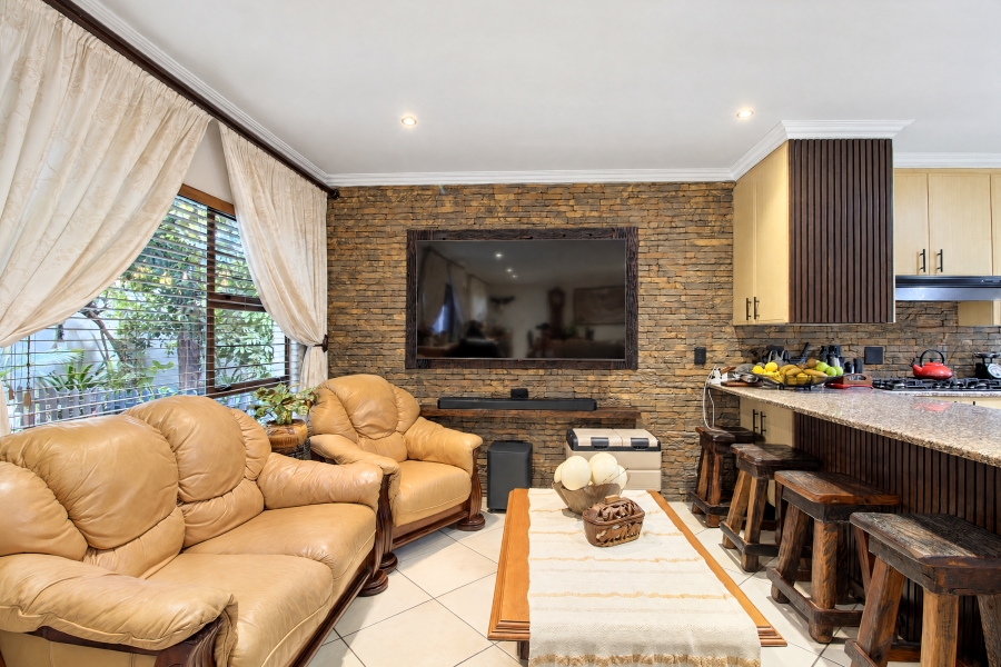 3 Bedroom Property for Sale in Faerie Glen Gauteng